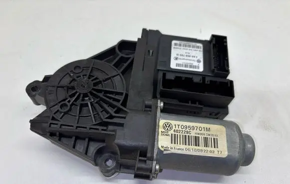 Skoda Octavia Mk2 (1Z) Front door window regulator motor 1T0959701M