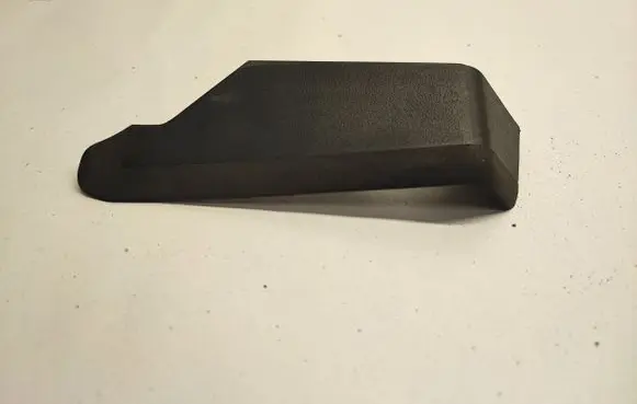 Dodge Challenger Rear/tail light trim molding 68175183