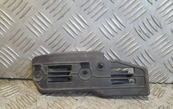 Volkswagen PASSAT B5.5 Front bumper mounting bracket 3B0807183E