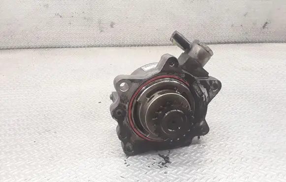 Nissan X-Trail T30 Vacuum pump