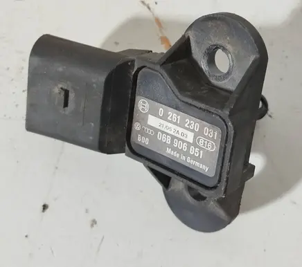 Volkswagen Touran I Air pressure sensor 0261230031 06B906051 21052AD3