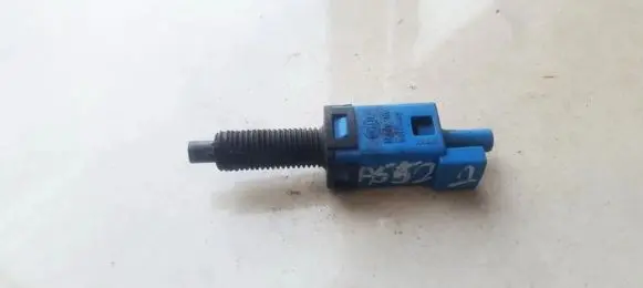 Volkswagen PASSAT B4 Brake pedal sensor switch 1H0907343