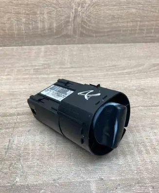 Skoda Octavia Mk1 (1U) Light switch 3B0941531C