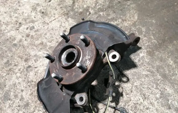 Toyota Verso Front wheel hub