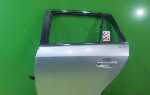 Toyota Avensis T270 Rear door LEWE
