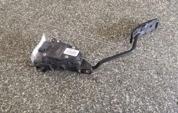 Volvo S40, V40 Accelerator throttle pedal 30865642
