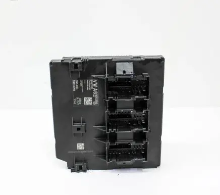Volkswagen Tiguan Central body control module 5K0937086L