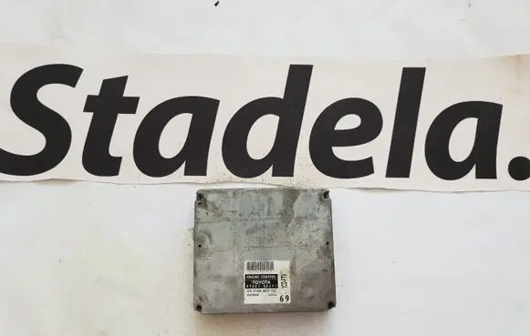 Toyota Avensis T250 Engine control unit/module 8966105691