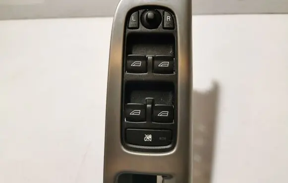 Volvo V50 Electric window control switch 8663817