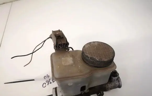 Mazda 323 F Brake fluid reservoir 