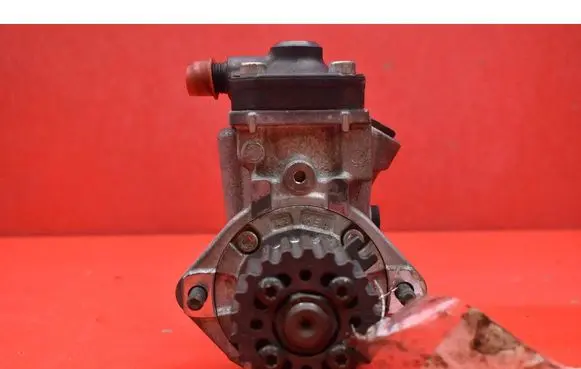 Volvo XC90 Fuel injection high pressure pump 31432135