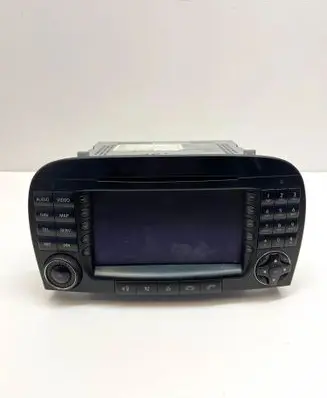 Mercedes-Benz SL R230 Radio/CD/DVD/GPS head unit A2308204389 A2308270257