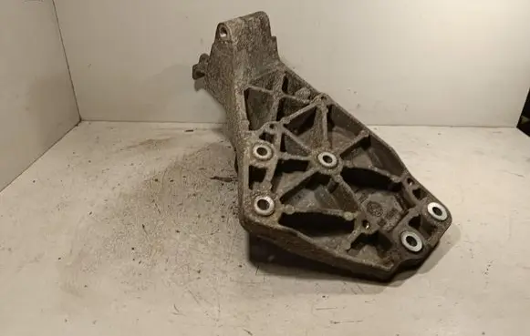 Nissan Navara D40 Engine mounting bracket 11910EB300