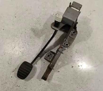 Renault Clio III Brake pedal 8200696862A