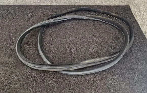 Mercedes-Benz S W222 Rear door rubber seal (on body) A2226970351