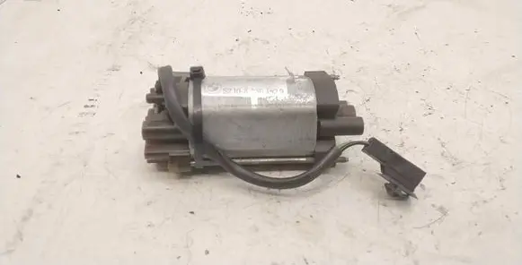 BMW 5 E39 Seat adjustment motor 0130008030 58683 521083501529