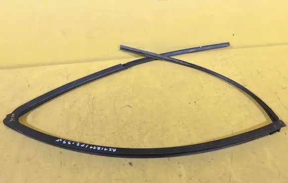 Suzuki SX4 S-Cross Rubber seal loading door window/glass 118KM