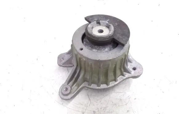Mercedes-Benz E W213 Engine mount bracket