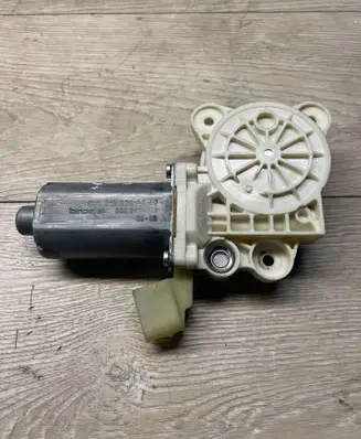 Mercedes-Benz CLS C219 Rear door window regulator motor A2198200642 980045110