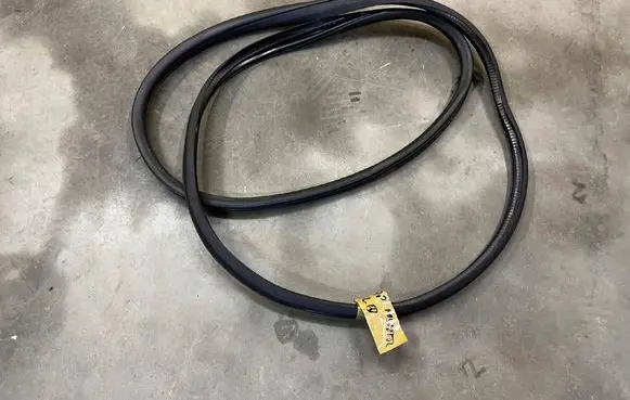 Mercedes-Benz GL X166 Front door rubber seal A1666970051