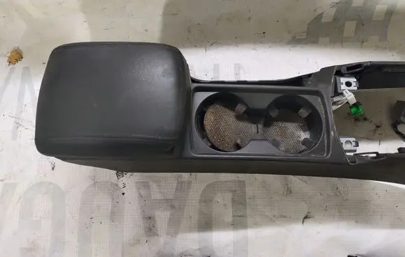 Volvo V50 Armrest 8687408