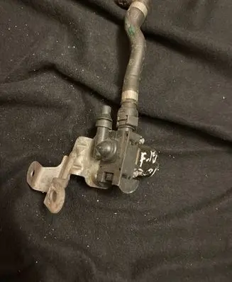 BMW X5 F15 Coolant heater control valve 8517591 8517589