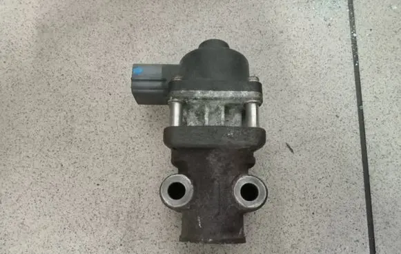 Suzuki Swift I EGR valve 000