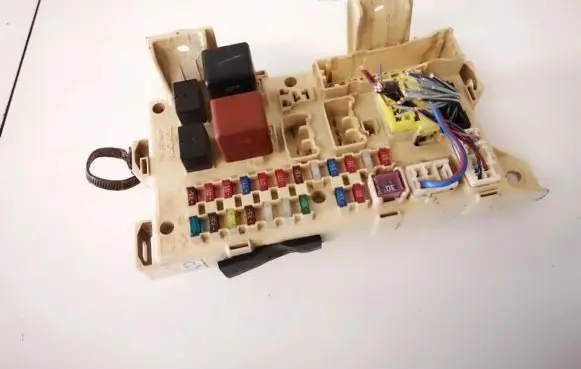 Toyota Avensis Verso Fuse box set 8922144030 89221-44030