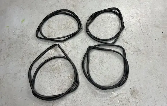 Toyota RAV 4 (XA50) Front door rubber seal 