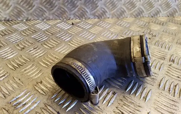 Volkswagen Jetta VI Air intake hose/pipe