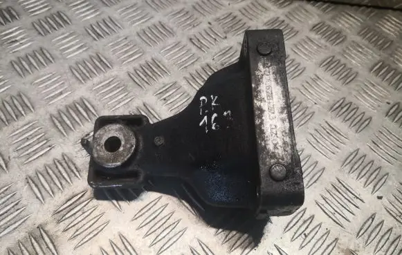 Mercedes-Benz ML W163 Engine mounting bracket 6282230204 A6282230204