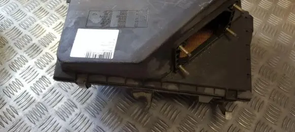 Mitsubishi Carisma Air filter box mb957381 mr224492