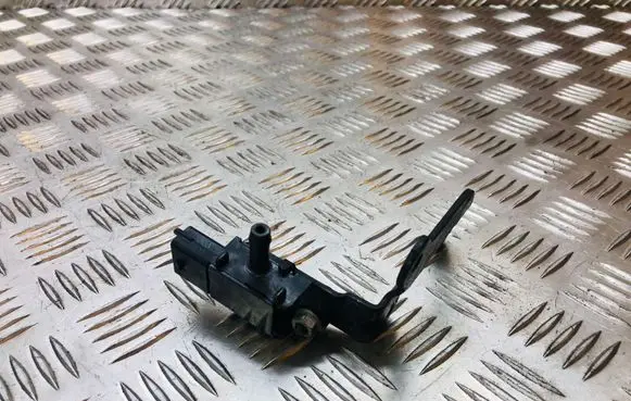 Opel Insignia A Vacuum valve 55566127