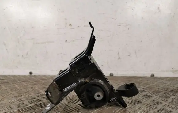 Toyota Yaris Engine mount bracket HVER