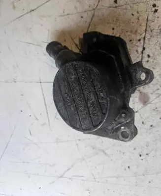 Volkswagen Golf IV Vacuum pump WW0038145101B