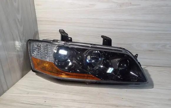 Mitsubishi Lancer Evolution Headlight/headlamp P5218R 8301A408 A046040