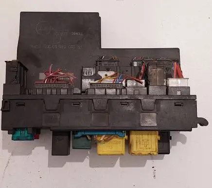 Mercedes-Benz E W210 Fuse module 0225455332 309872