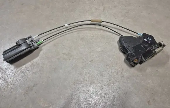 Toyota Hilux (AN10, AN20, AN30) Front door lock