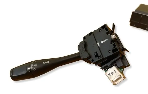 Mitsubishi Space Wagon Indicator stalk 17B153