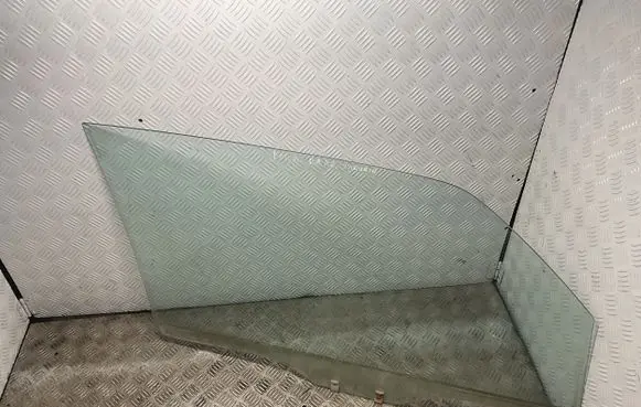 Mitsubishi Pajero Front door window/glass (coupe) 