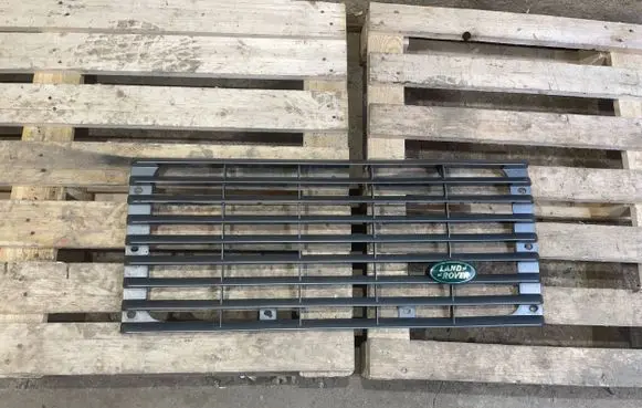 Land Rover Defender Front grill XH22-8200-AA S2412B063