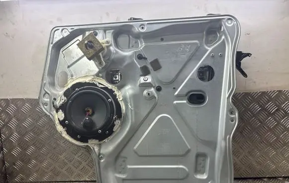 Volkswagen Transporter - Caravelle T5 Front door manual window regulator 7H0837730