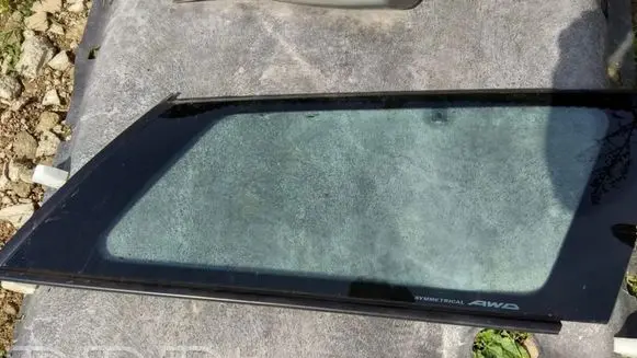 Subaru Legacy Rear side window 65210AG
