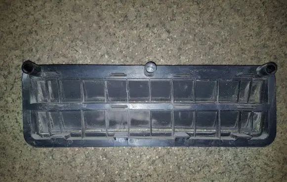 BMW 5 E34 Quarter panel pressure vent 64221946028