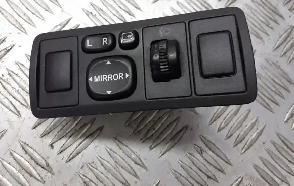 Toyota Avensis T250 Wing mirror switch 183575