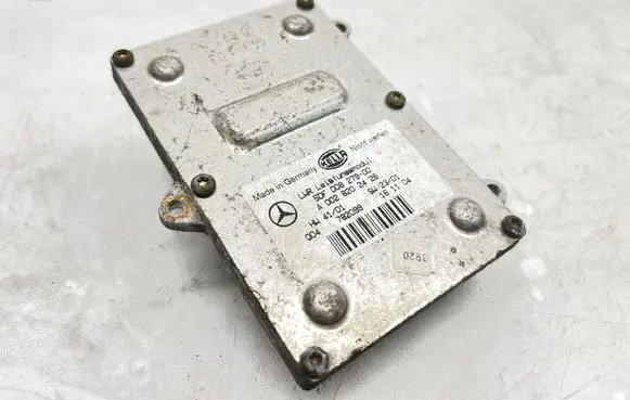 Mercedes-Benz CLS C219 Headlight ballast module Xenon 5DF00827900 A0028202426