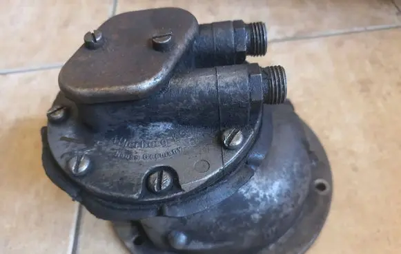 Mercedes-Benz 200 300 W123 Vacuum pump PE202087147 PE20208
