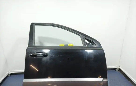 KIA Sorento Front door