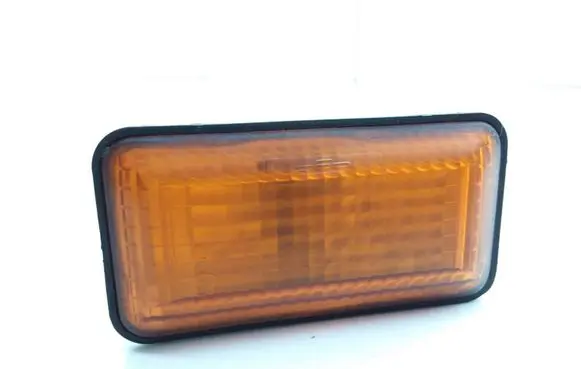 Front fender indicator light