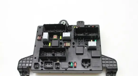 Opel Zafira C Fuse module 13368653